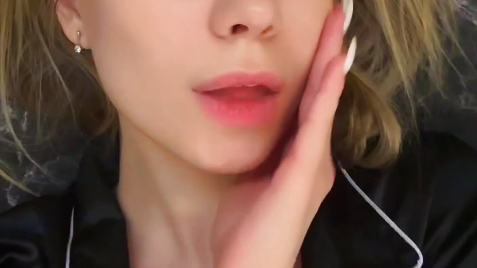 Sensual lips👄－カメラキャストのKarolinaConnerの動画