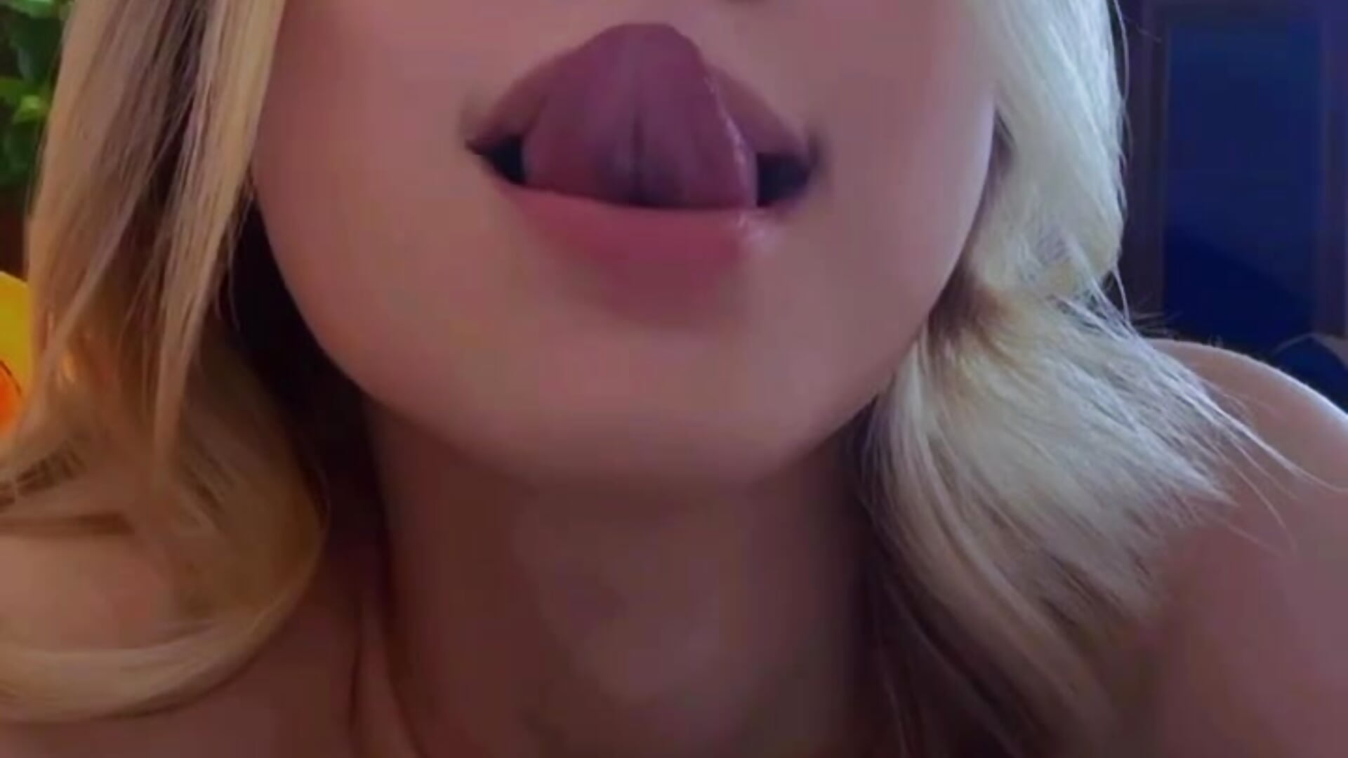 I'm in a playful mood😋－カメラキャストのKarolinaConnerの動画