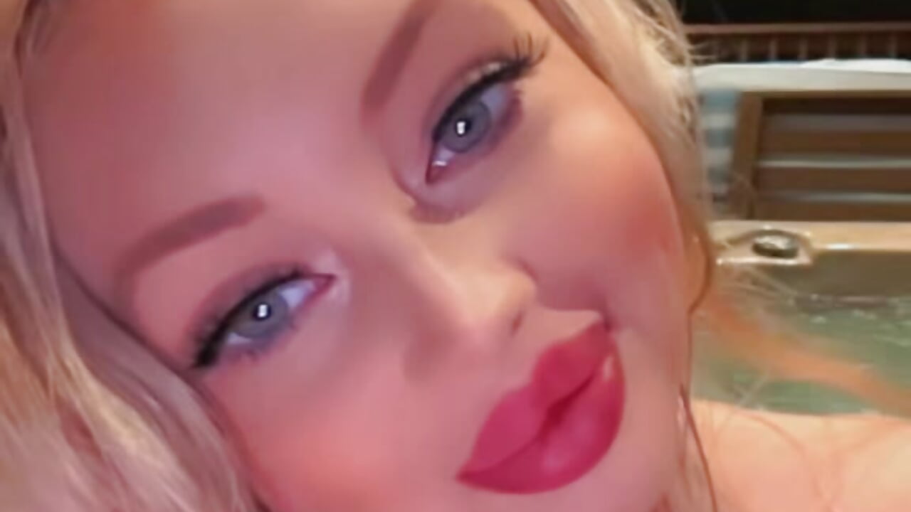 Hot tub time - vídeo de la modelo de cam AvaNicole_01