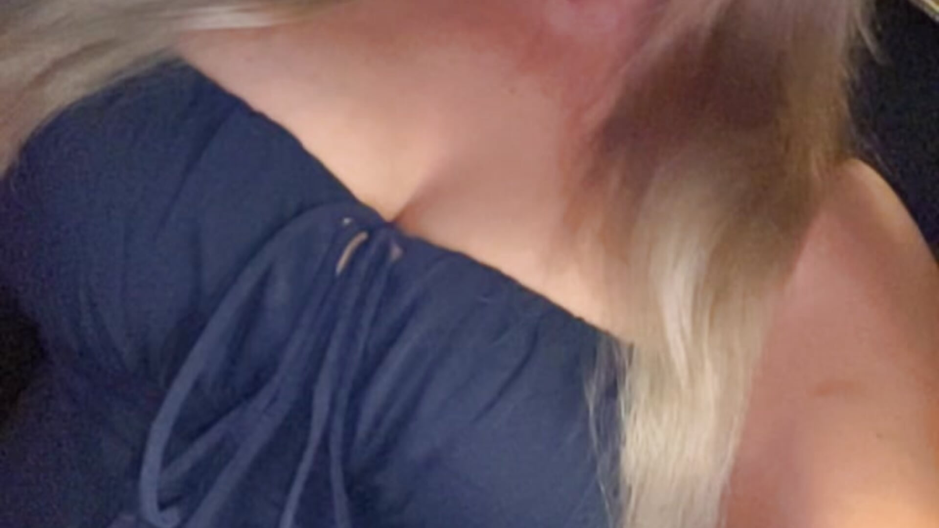 Do you like my dress? - vídeo de la modelo de cam AvaNicole_01