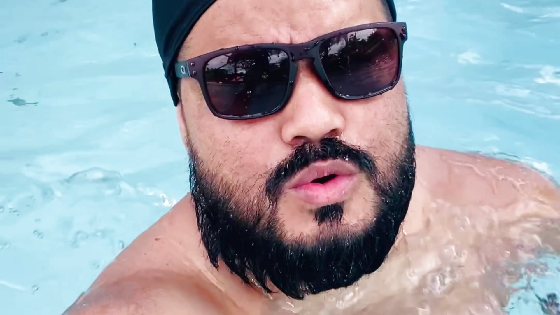 Enjoying an applied day in the pool! I love water! 💦🐻🐾