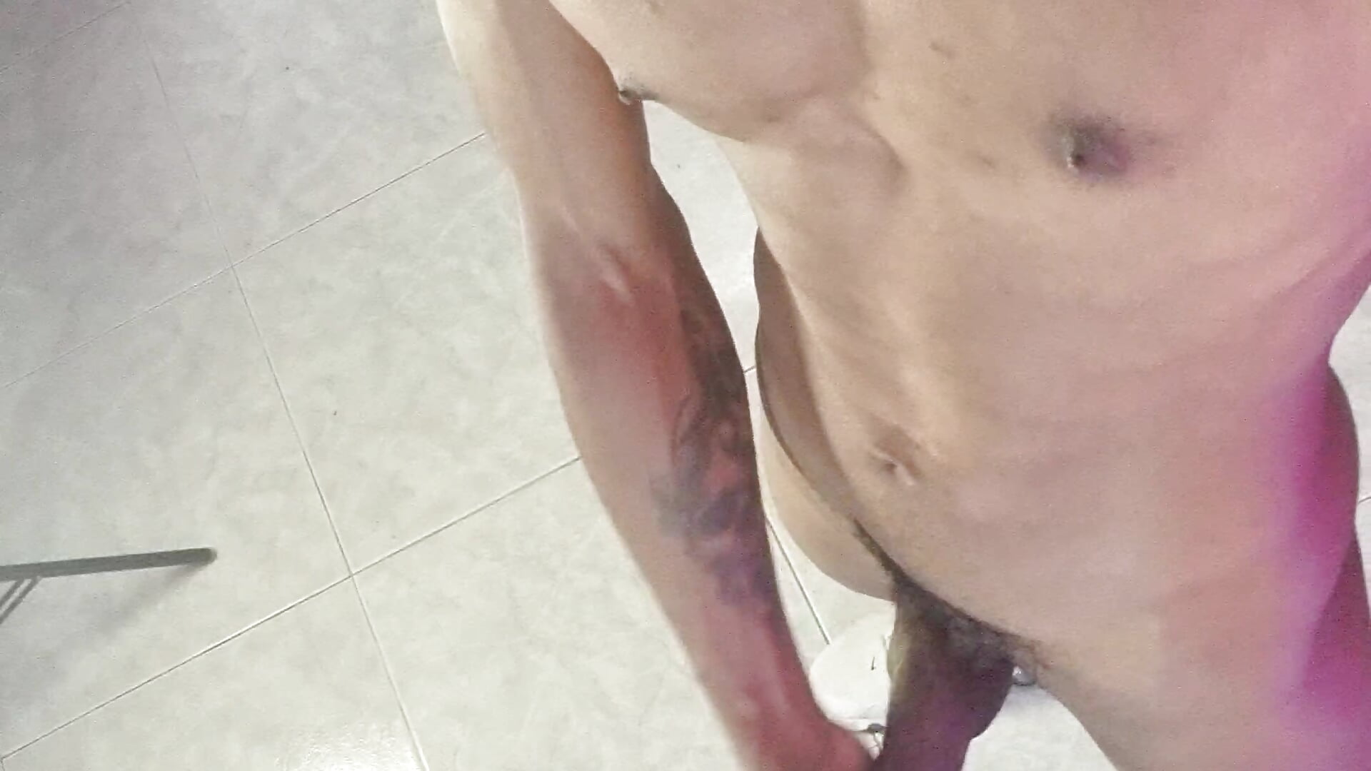 Muscle and big cock hard 💪🏽🔥 - video by JulienSaint cam model