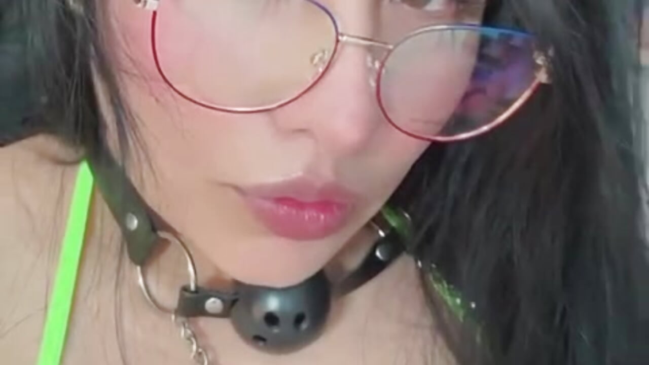 I listen to the weirdest fetish, the best answer will have a prize - video by KendyLoveLans cam model