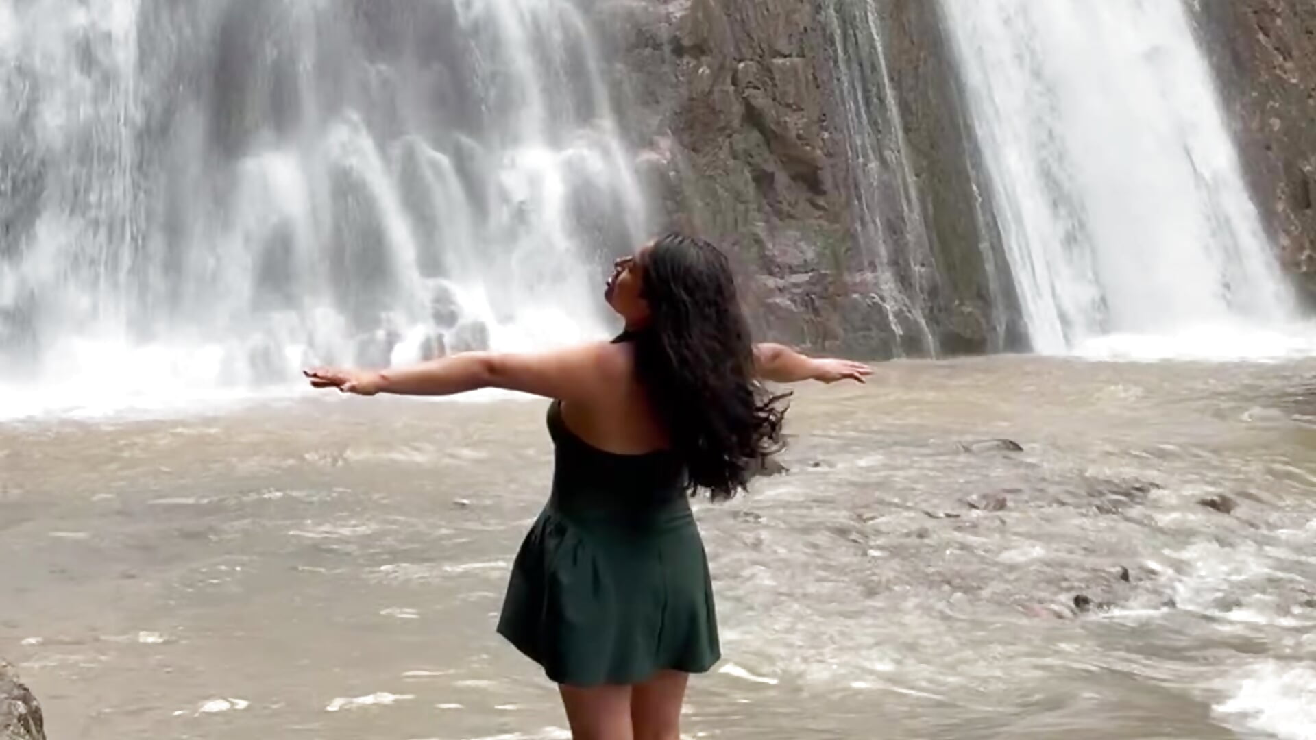 Mi selva 🌷🌼 - video oleh Catalina16_ kamera model