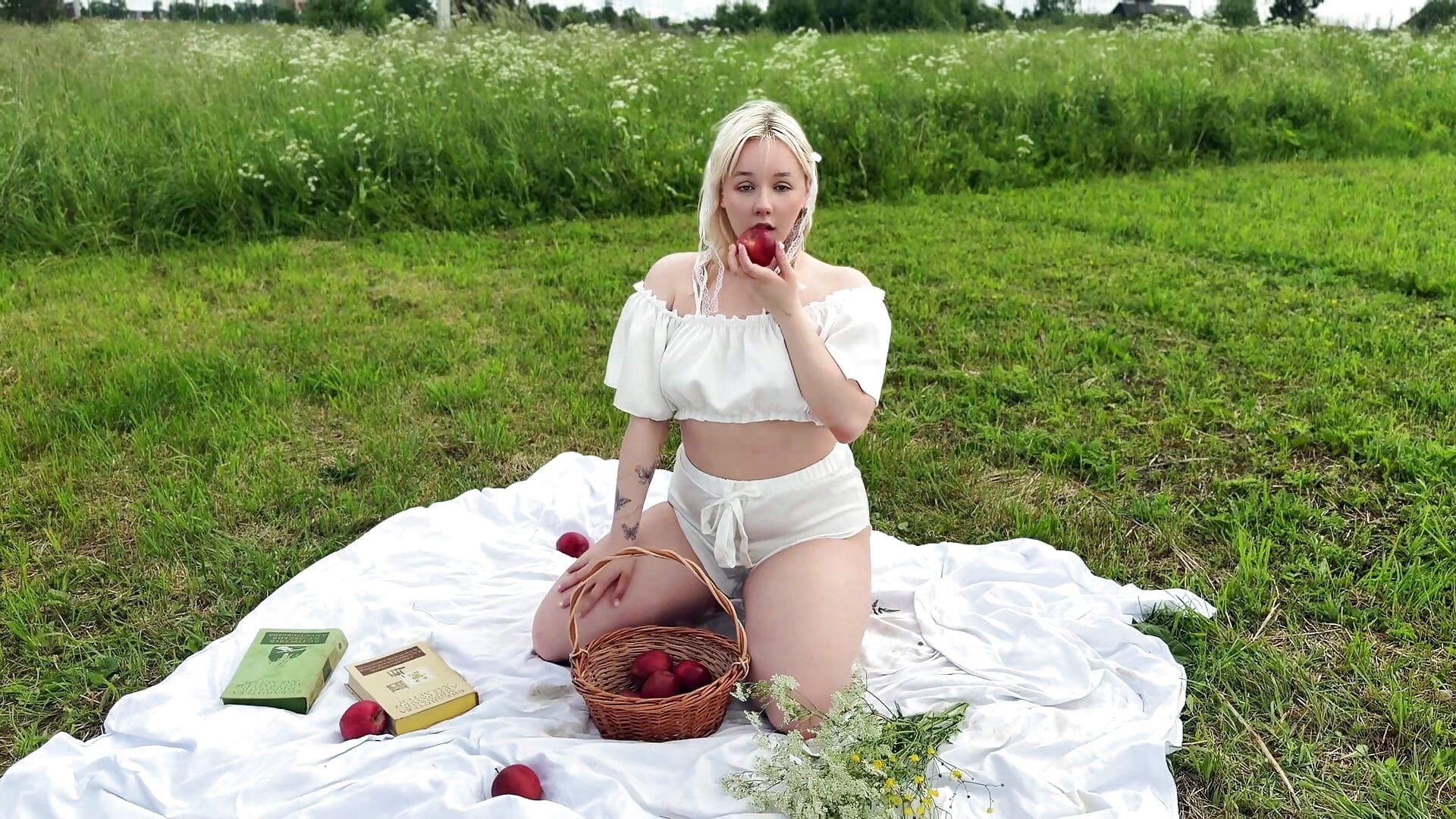 picnic with curvy blonde