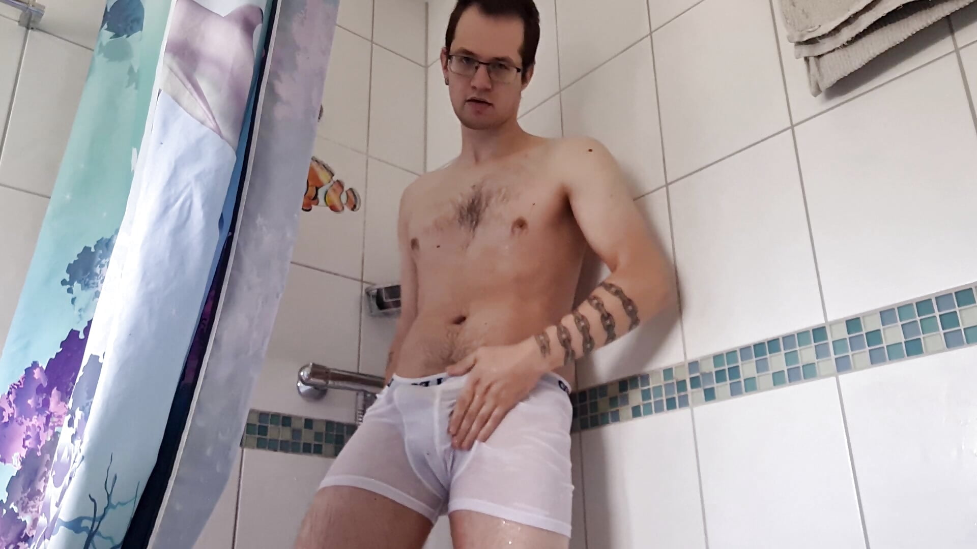 shower with white boxers - video của người mẫu cam cdexsalive