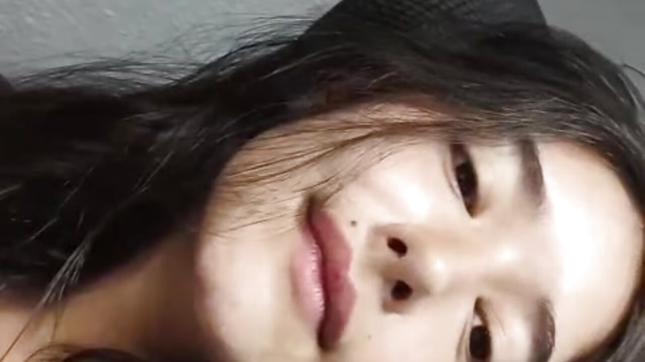 Hi Guys 😍 - video by Ivy_petit cam model