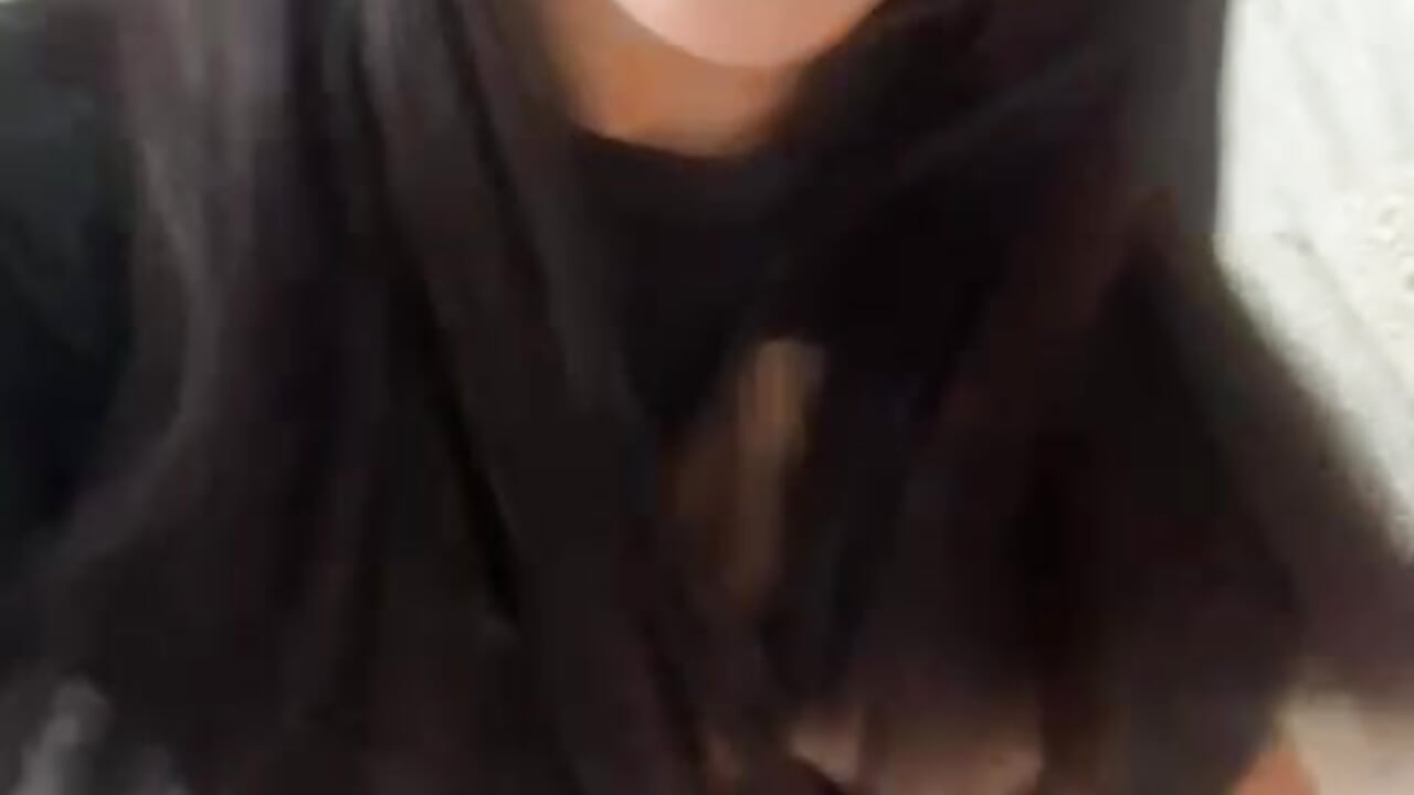 One more second… and there’s no going back. – video modela na kameri SophiaSummer