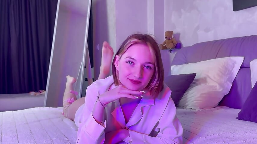 Sensual lips👄 - video by IsabelleDurand cam model