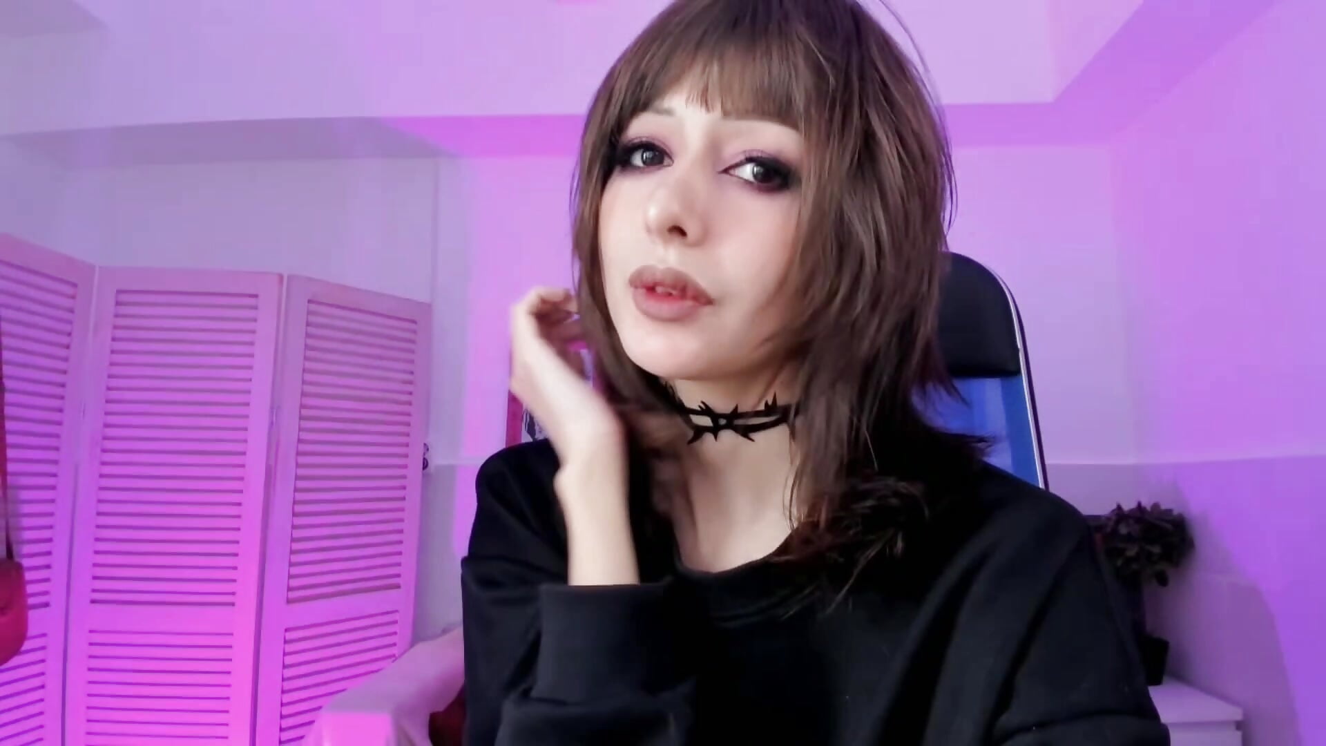 Looking at you ♥️ - video by CrystallBloom cam model