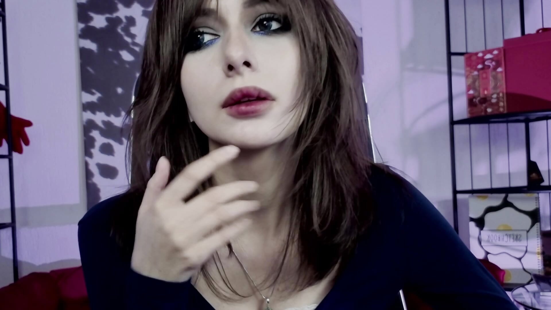 💙 - відео від вебкаммоделі CrystallBloom