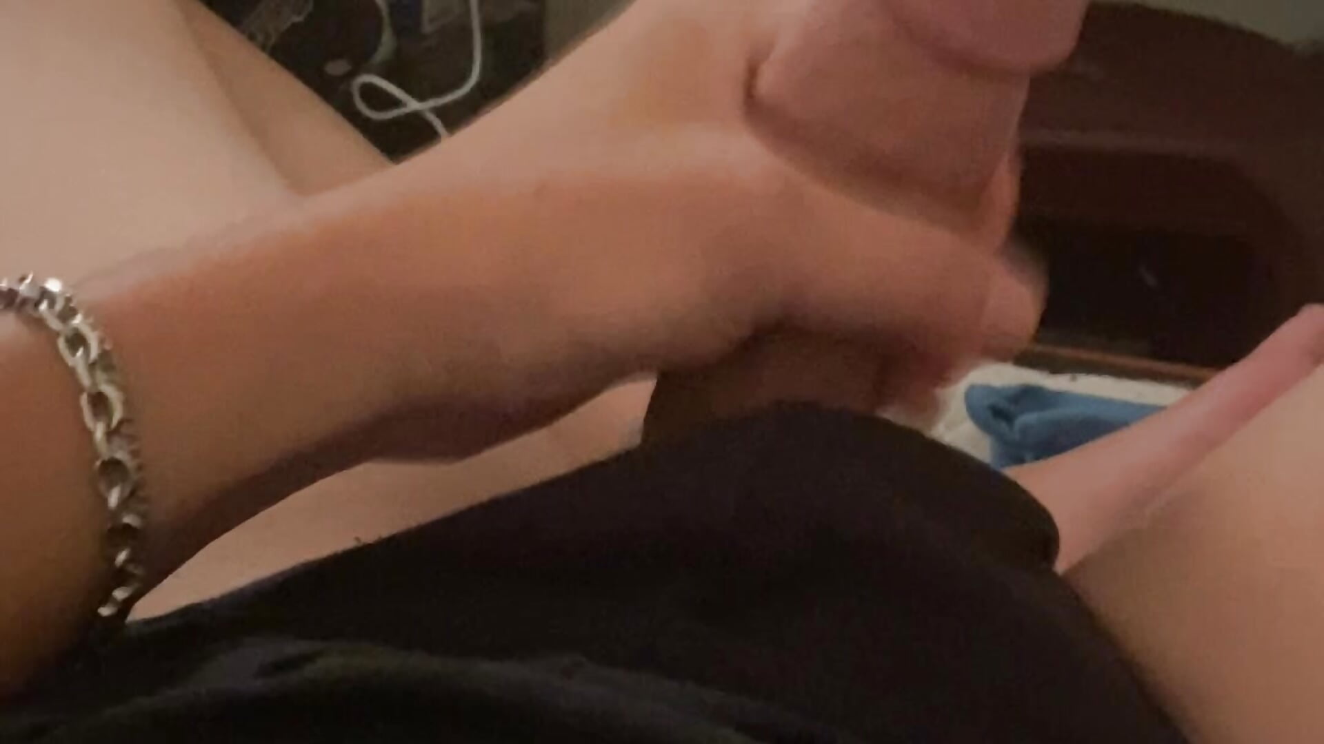 色色早晨..脹🐔 - video by bigbb101011 cam model