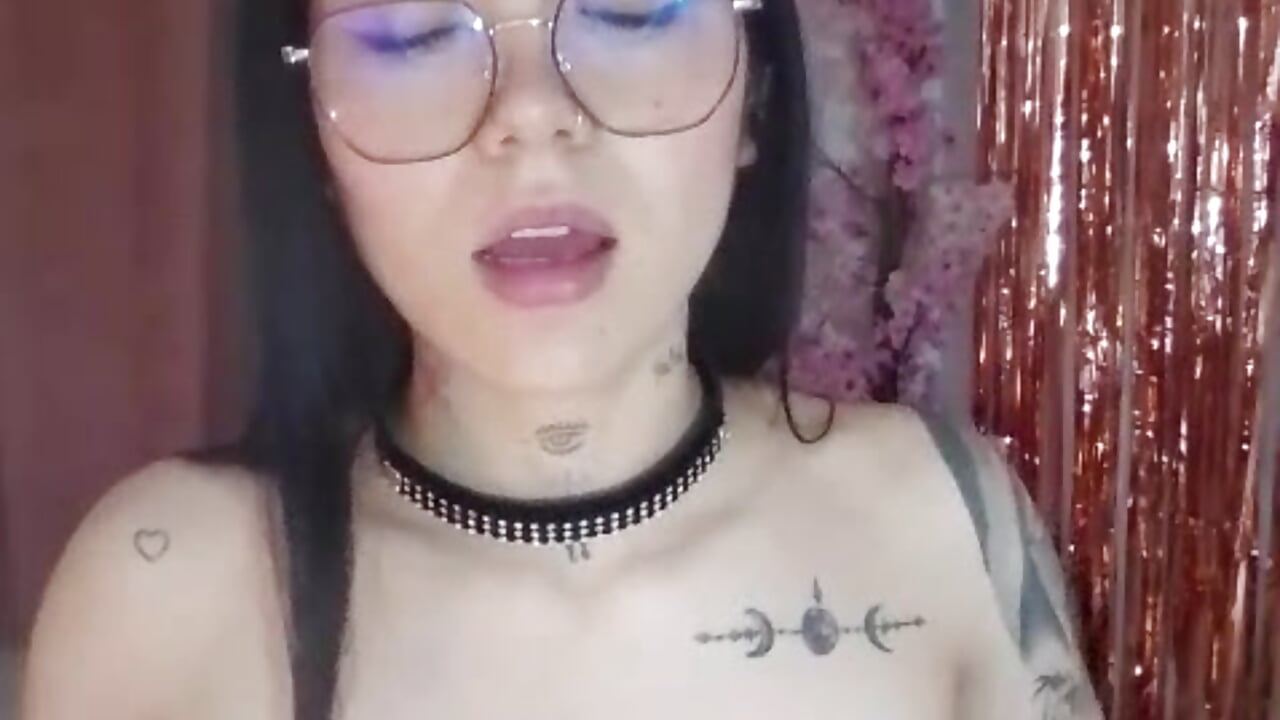 Do you want me to whip my tits for you? - clip cu lola_foox model videochat