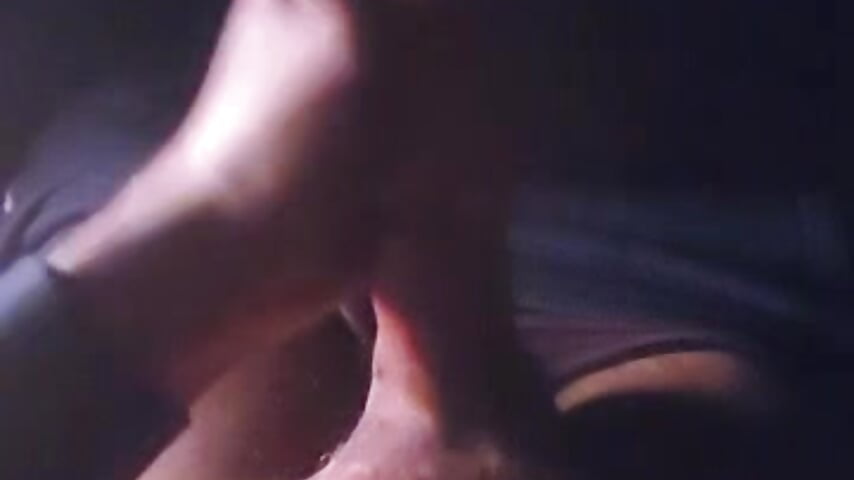 Poolside naughty－カメラキャストのKinkyJaatの動画