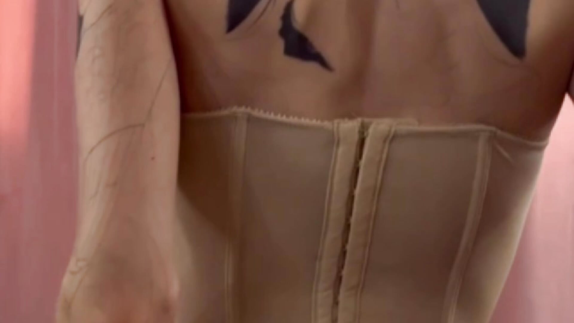 Tatoo – видео вебкам-модели SandyLayy