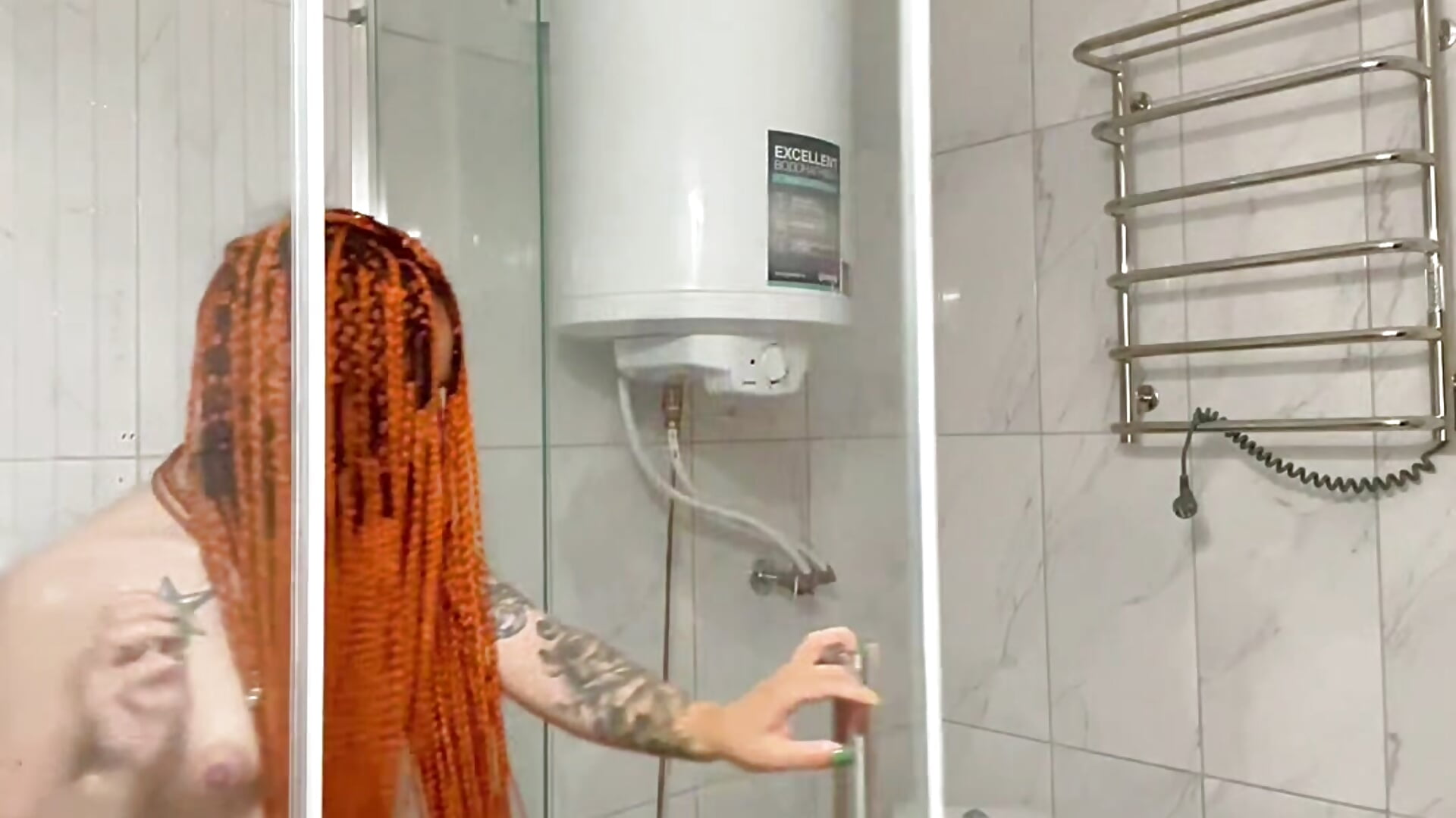 Shower 🚿🍌 ops – video od webkamerové modelky SaraLow