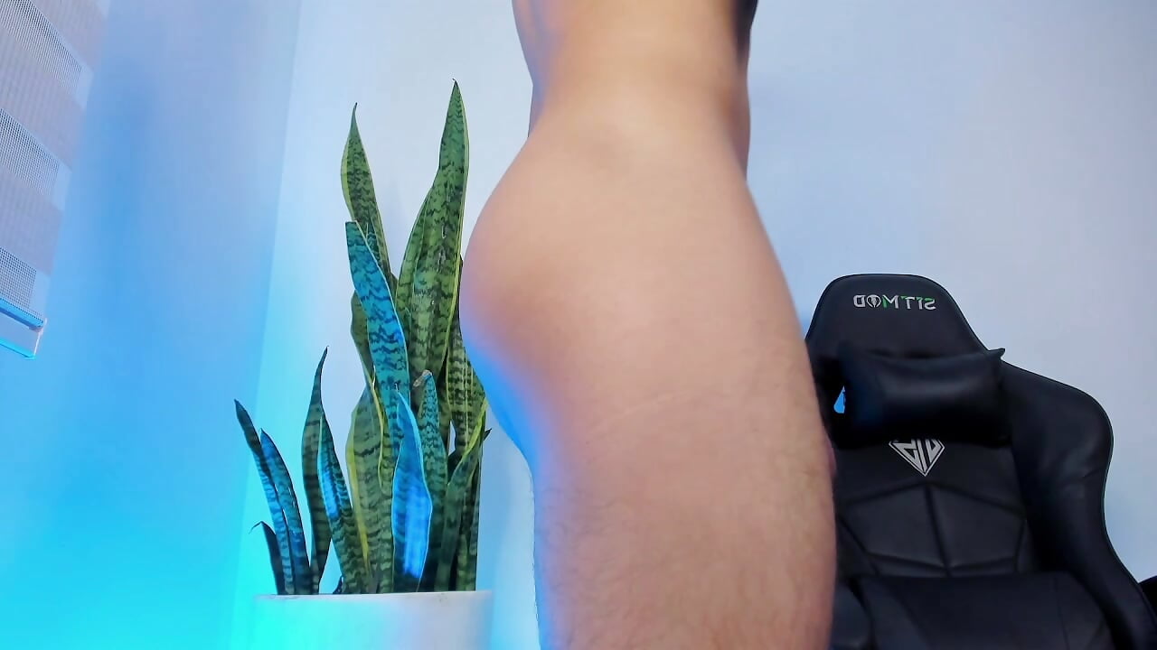 Modeling my delicious body - video by sebas__w01 cam model