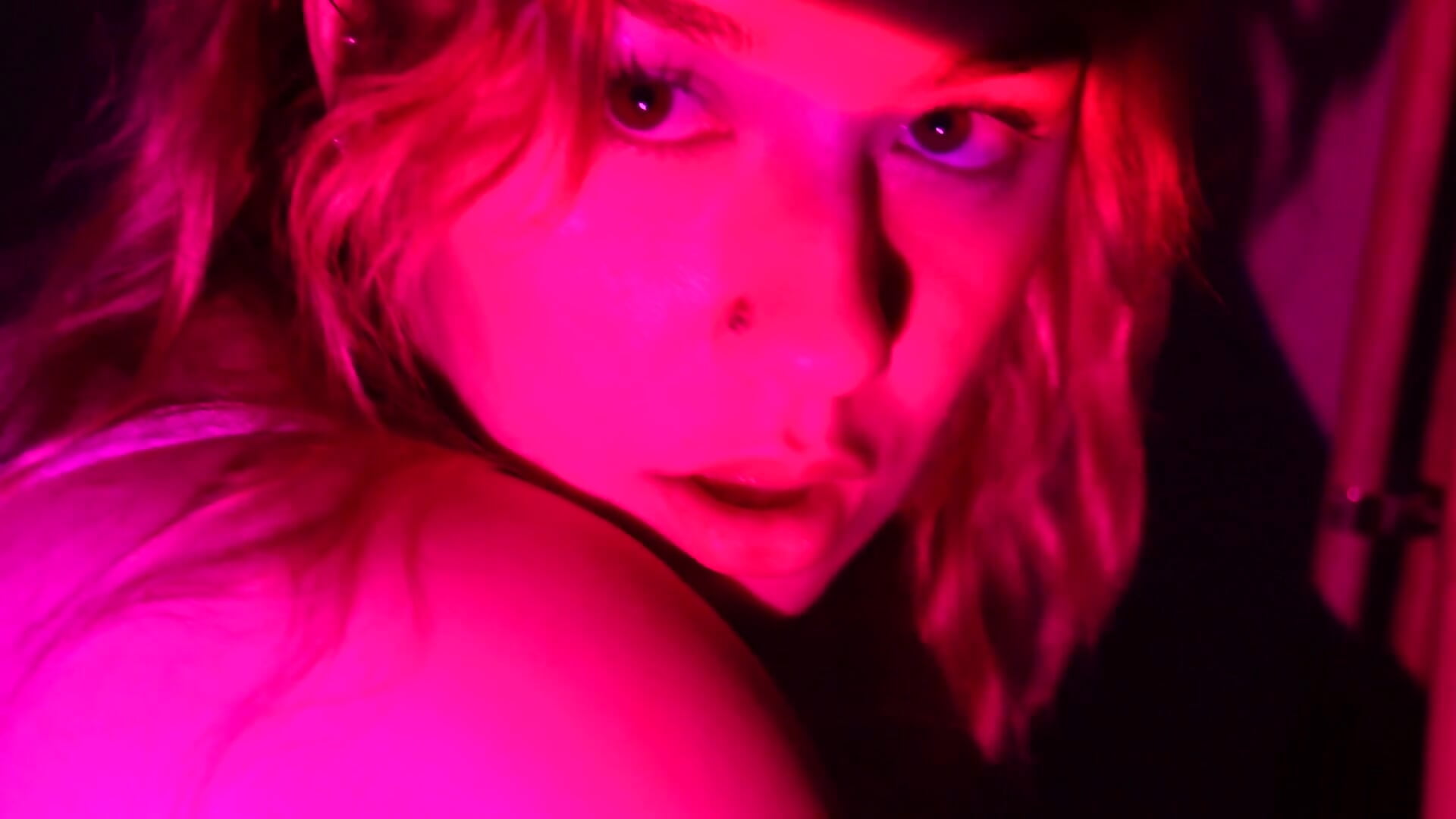 HEY IT'S LUCYXLOU 💋 - video oleh model kamera LucyxLou