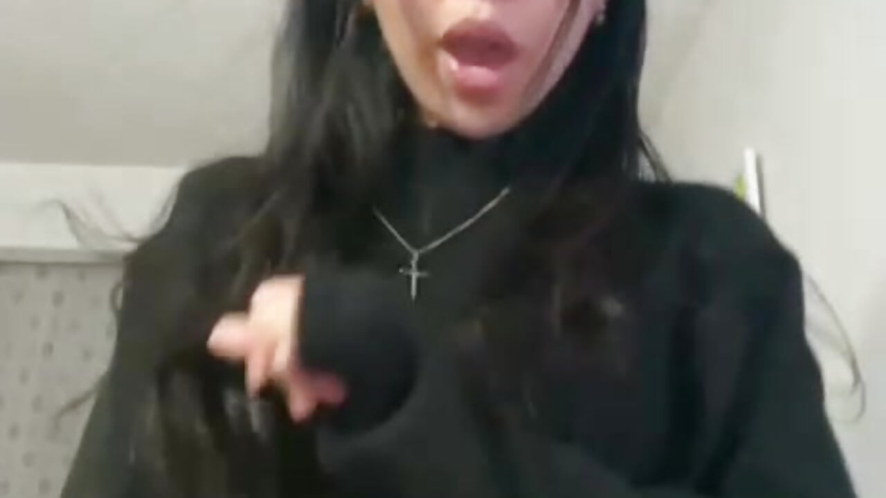 WhatsApp Video 2025-06-18 at 10,58,31 AM - video by _Alix_7 cam model