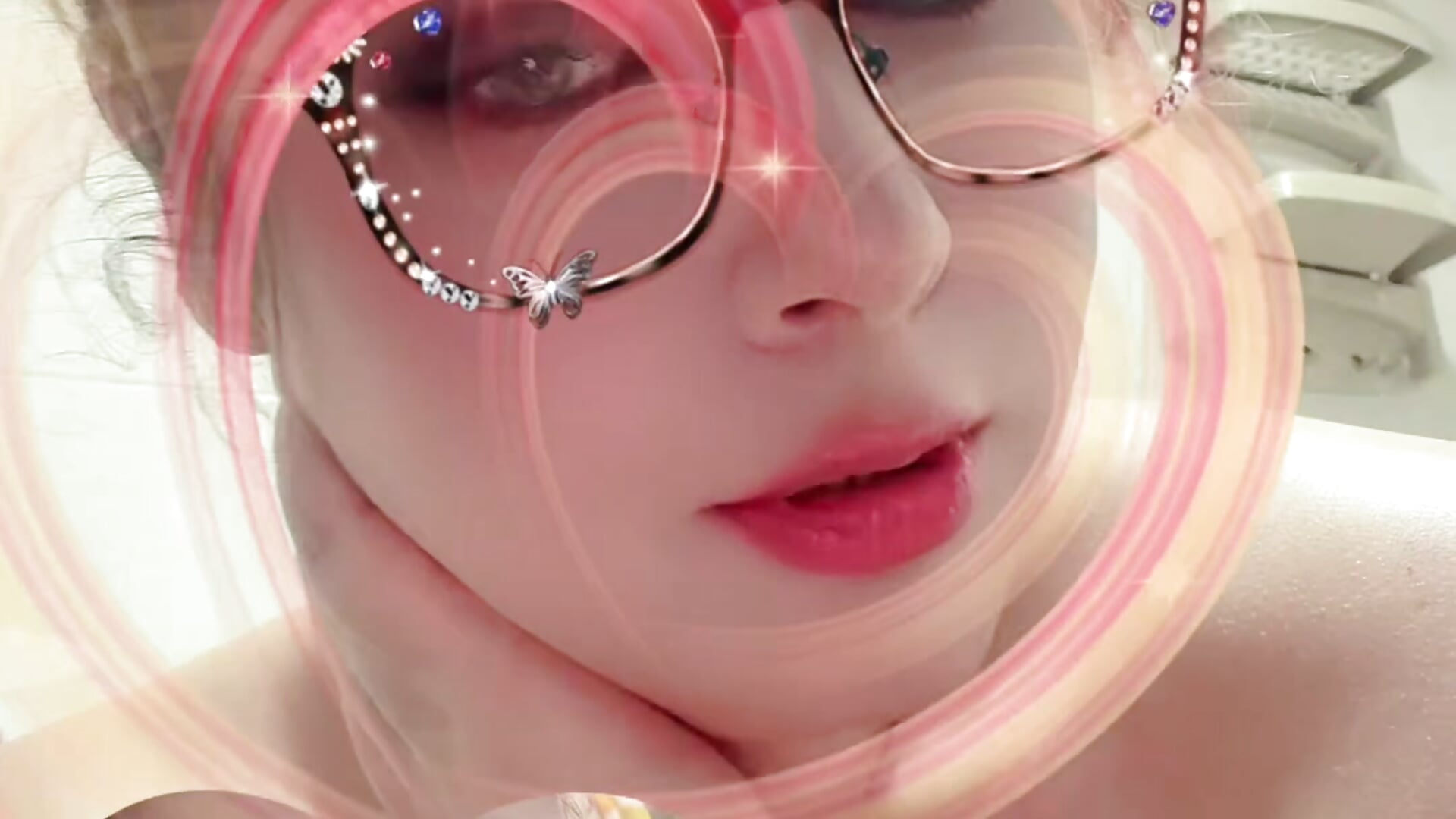 Fan 🫦 - video oleh maddy_Bloomm kamera model