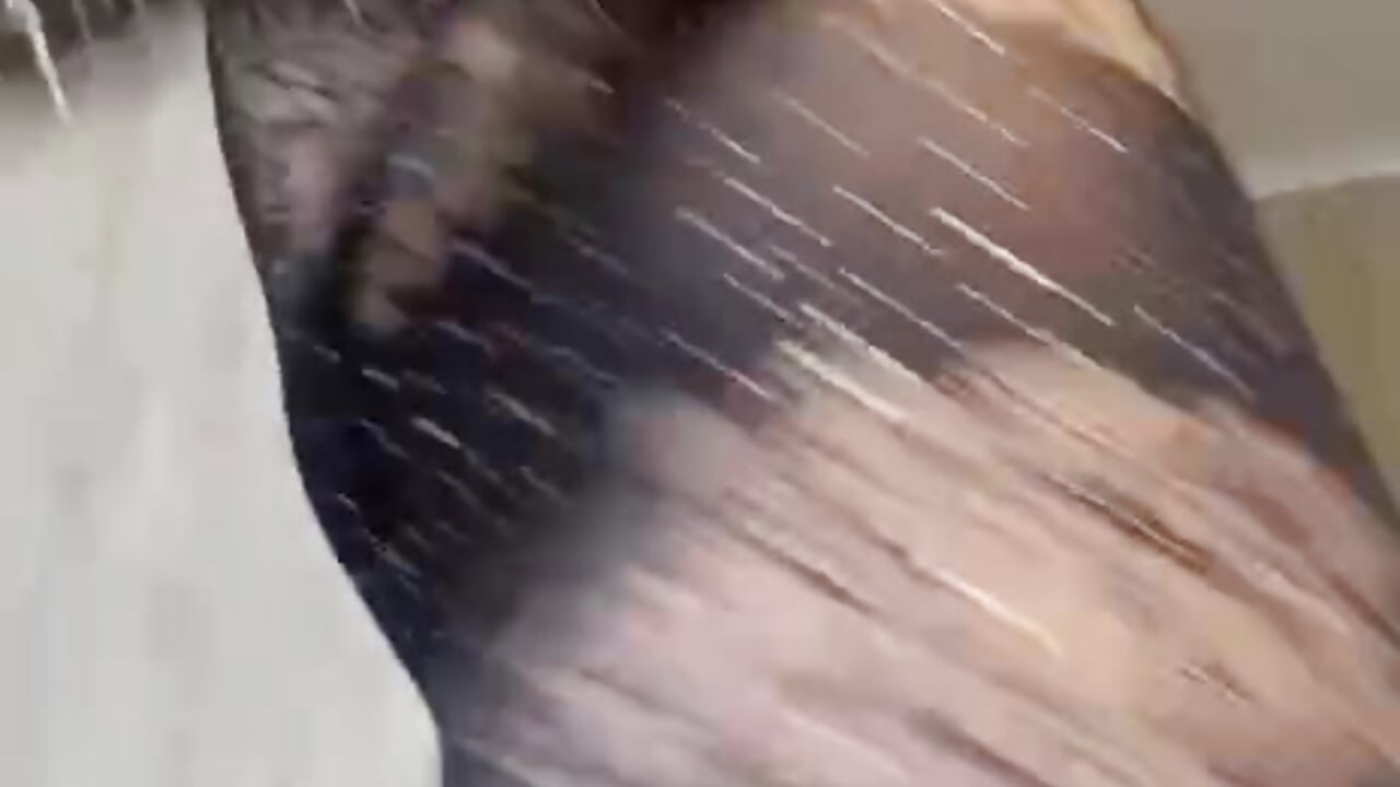 Shaking ass