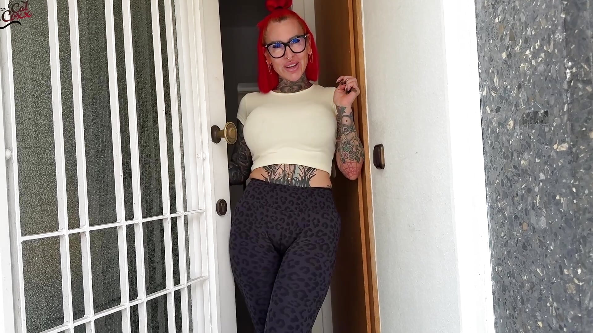 Azubi aus der Autowerkstatt gefickt - CatCoxx adlı kamera modelinin videosu