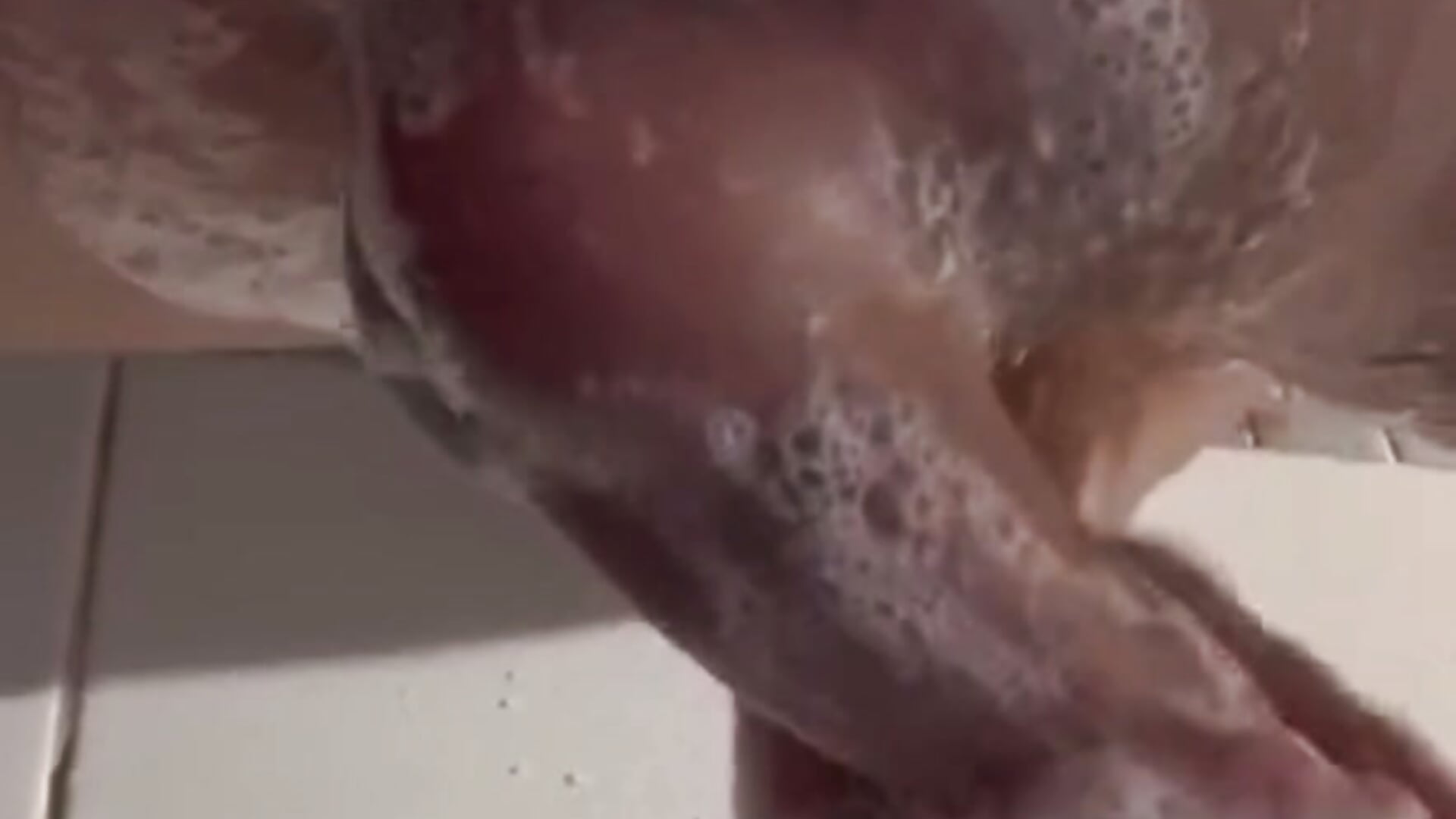 Sous la douche - fcach2244 캠 모델의 동영상