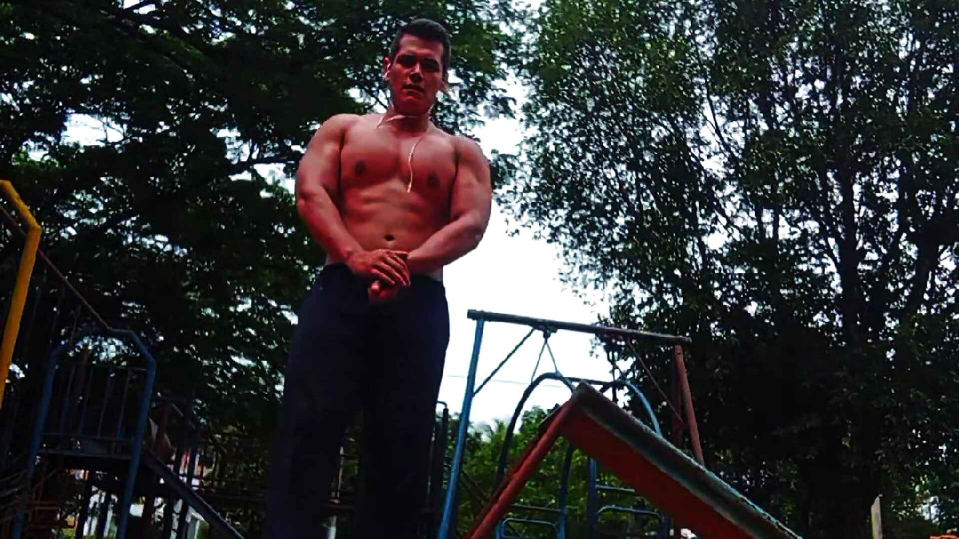 Entrenando con peso corporal - video av jhonwick4 cam model