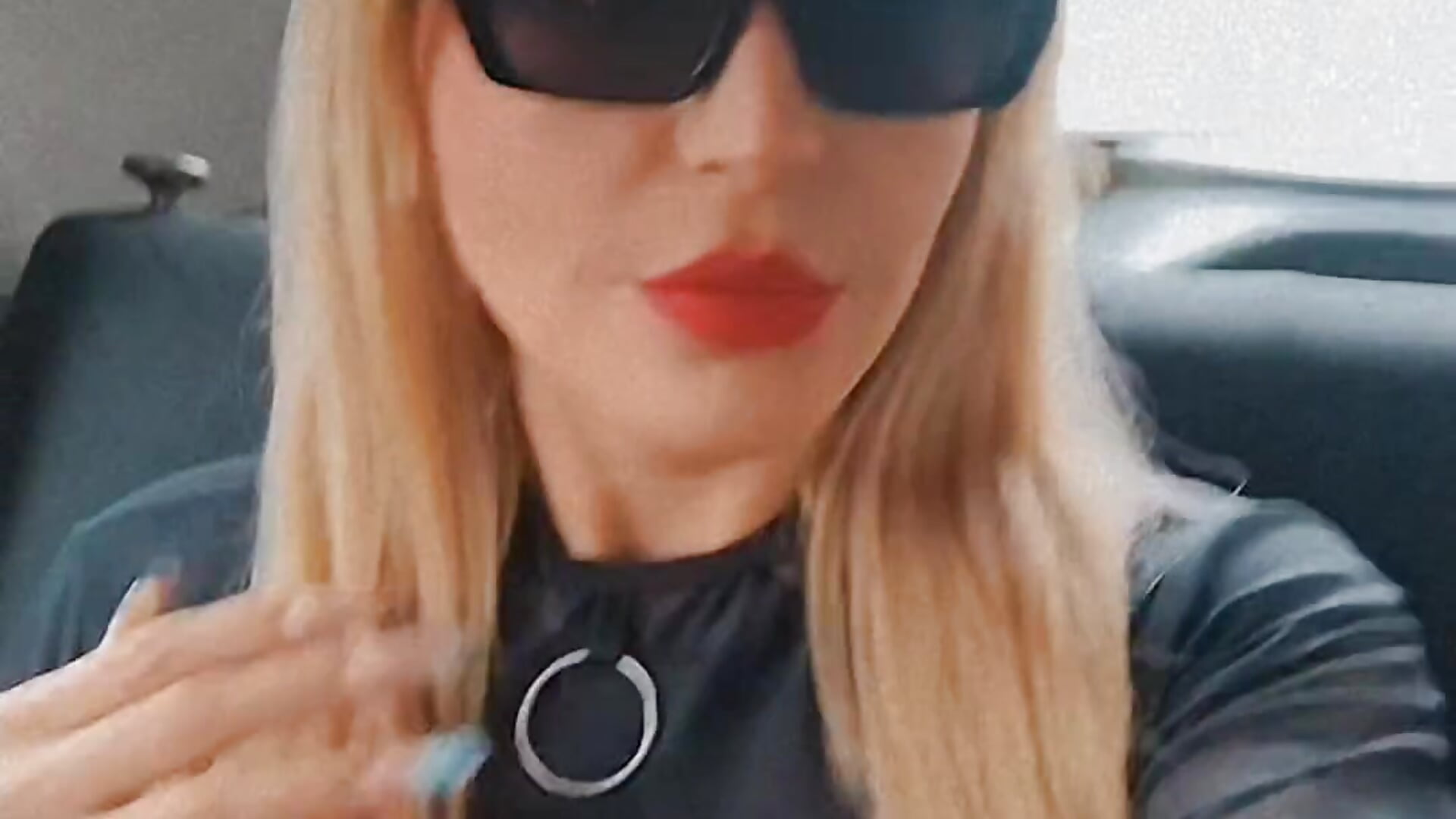 on the way - video by VickyVentura cam model