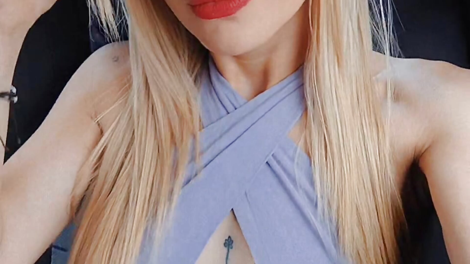 towards another path - video by VickyVentura cam model