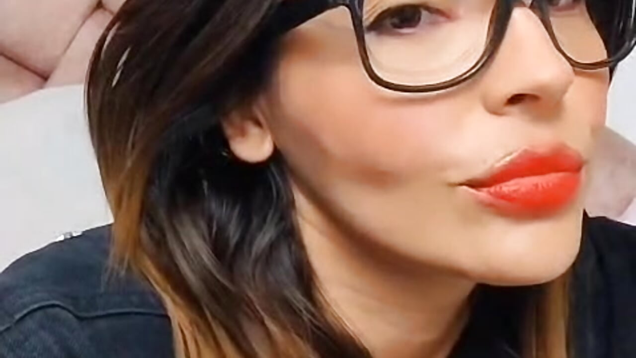 I get excited when you explore every inch of my skin with your tongue and lips – video modela na kameri VickyVentura