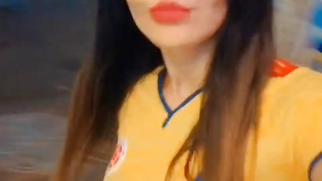 This was me yesterday watching the Colombia game 💛💙💋