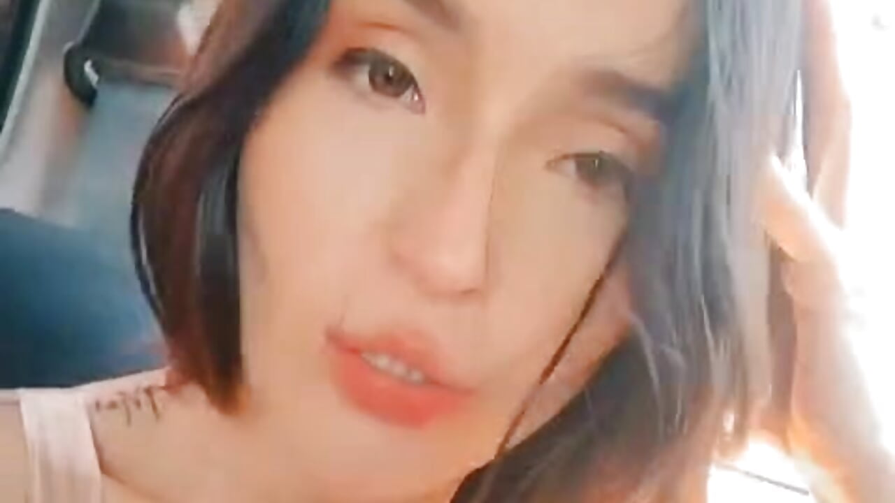 Like me, you love feeling the wind on your face. – video modela na kameri VickyVentura