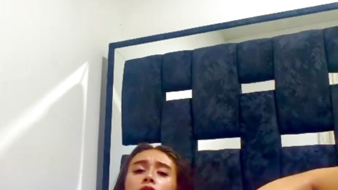 Rubbing my wet pussy 🌸