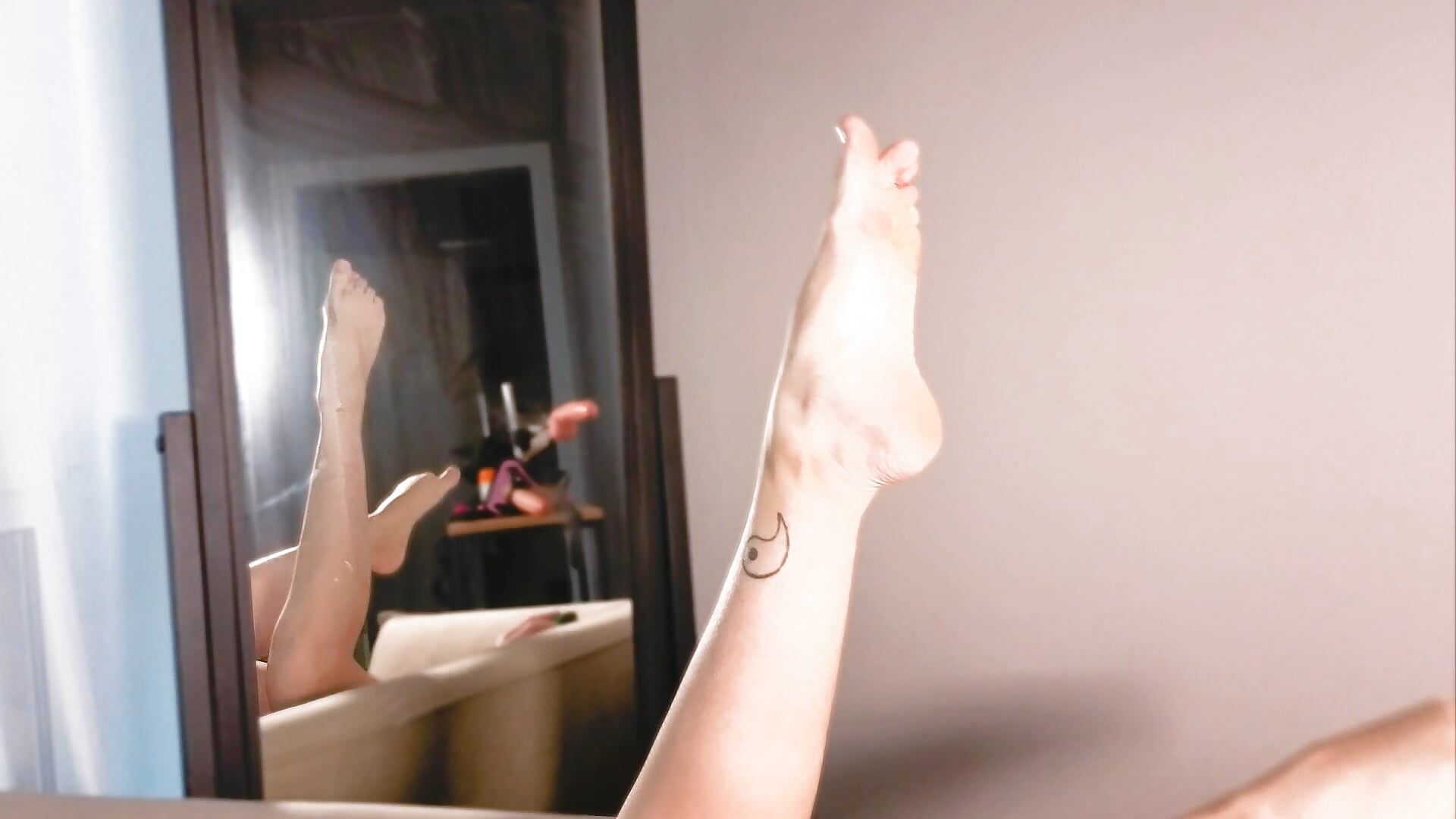 FEET MIRROR DOUBLE VIEW!