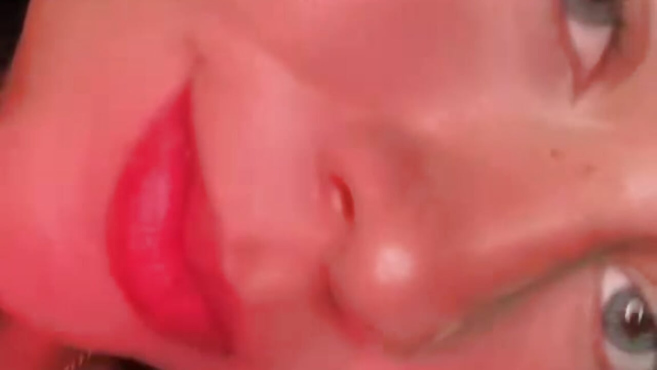 A beautiful girl who loves facials and giving great blowjobs, honey - video di yunnabuuni modella di cam