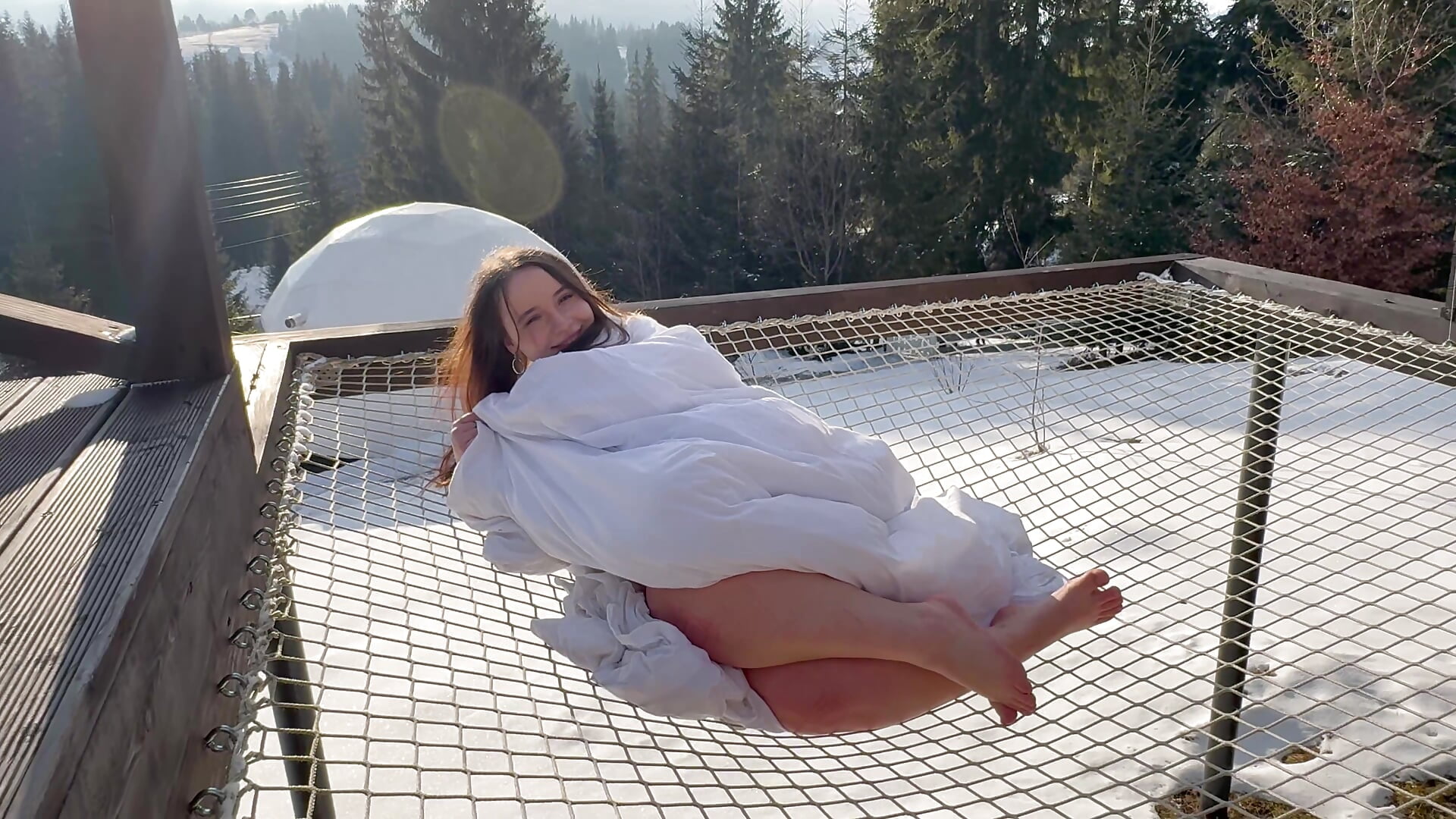 Do we need to be shy around other people? – video modela na kameri Margott_Joy