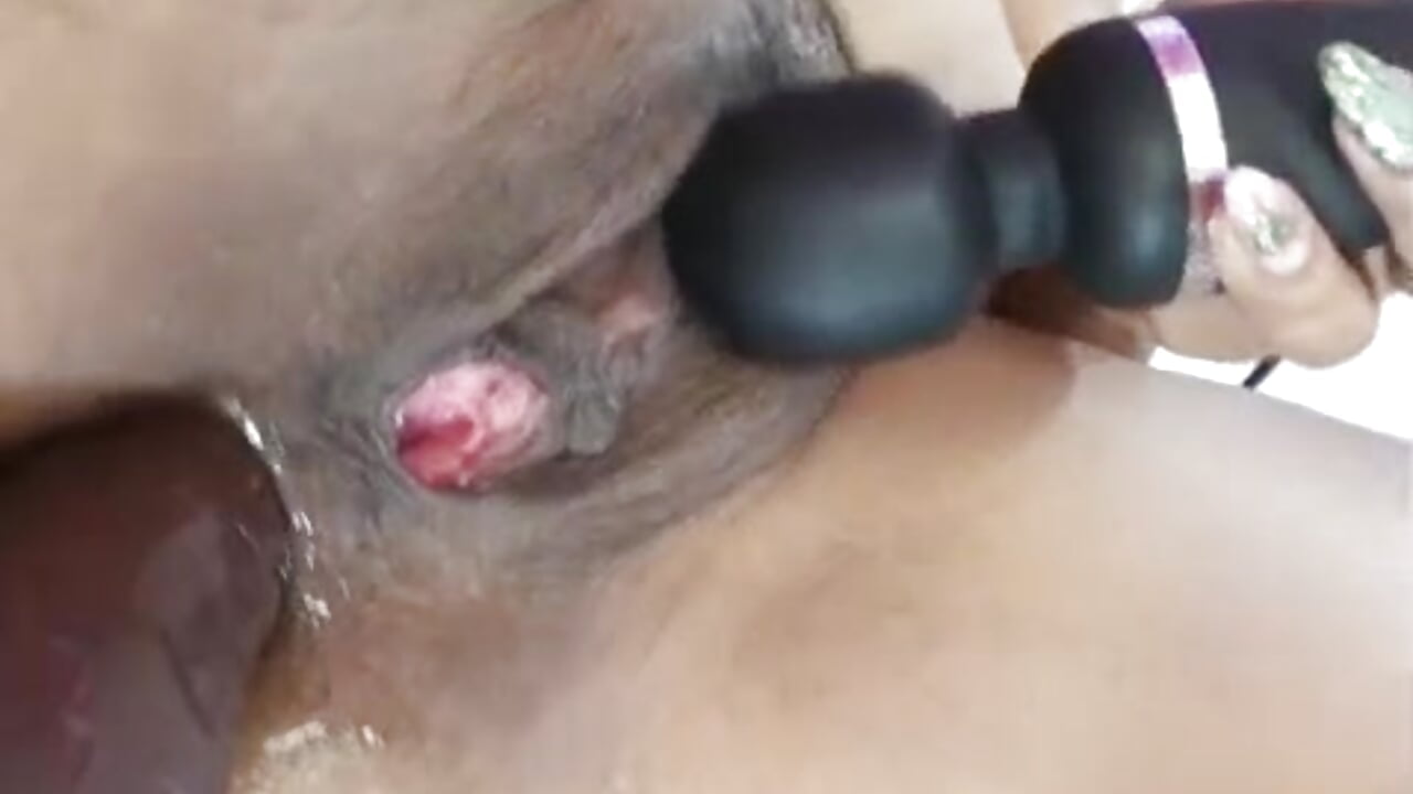 Black cock in my ass plus domi on my clitoris 😲 - vidéo du modèle de showcams Olivejoness