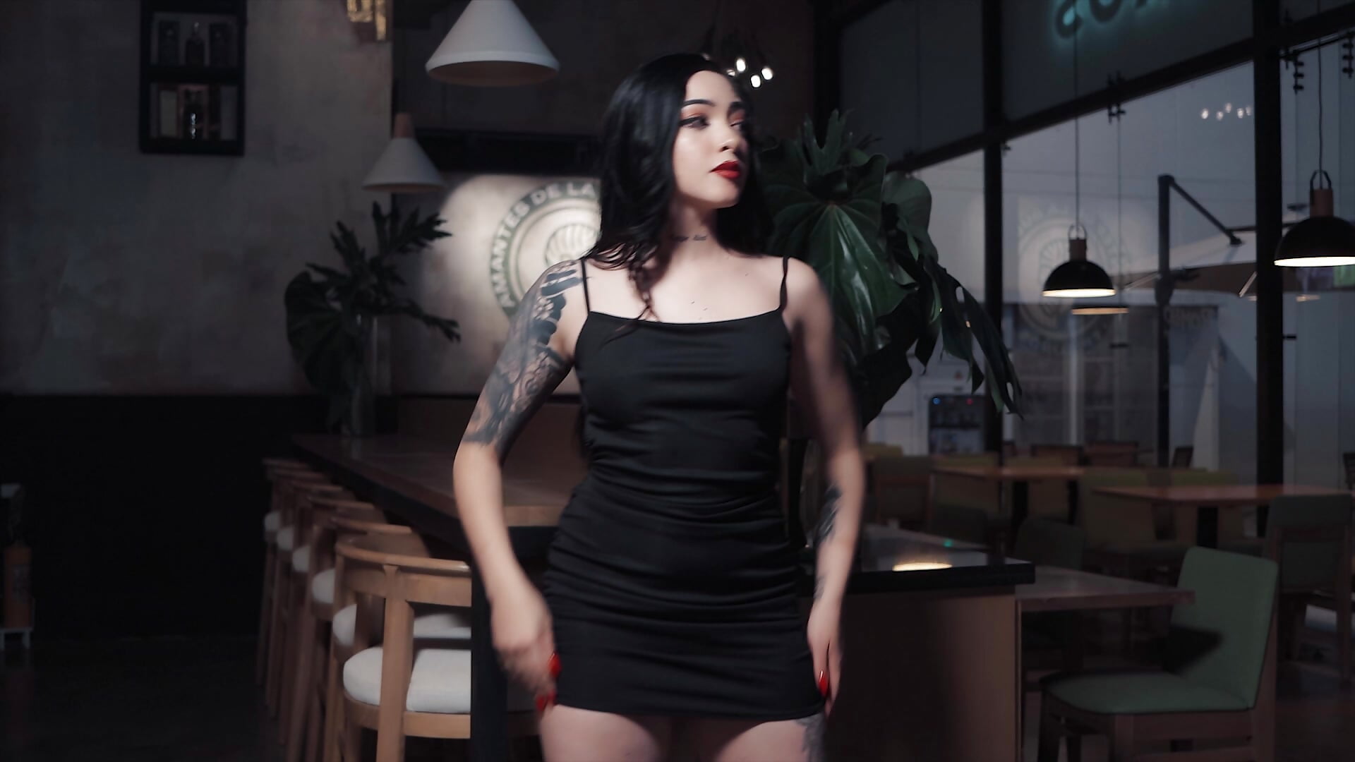 elegance and sensuality - video by AlessandraLovi cam model