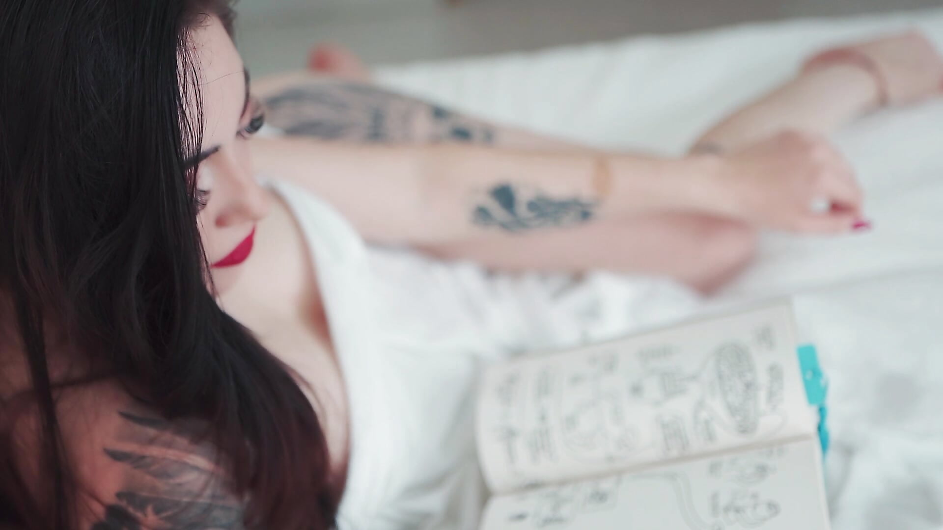 Sexy and hot - video by AlessandraLovi cam model