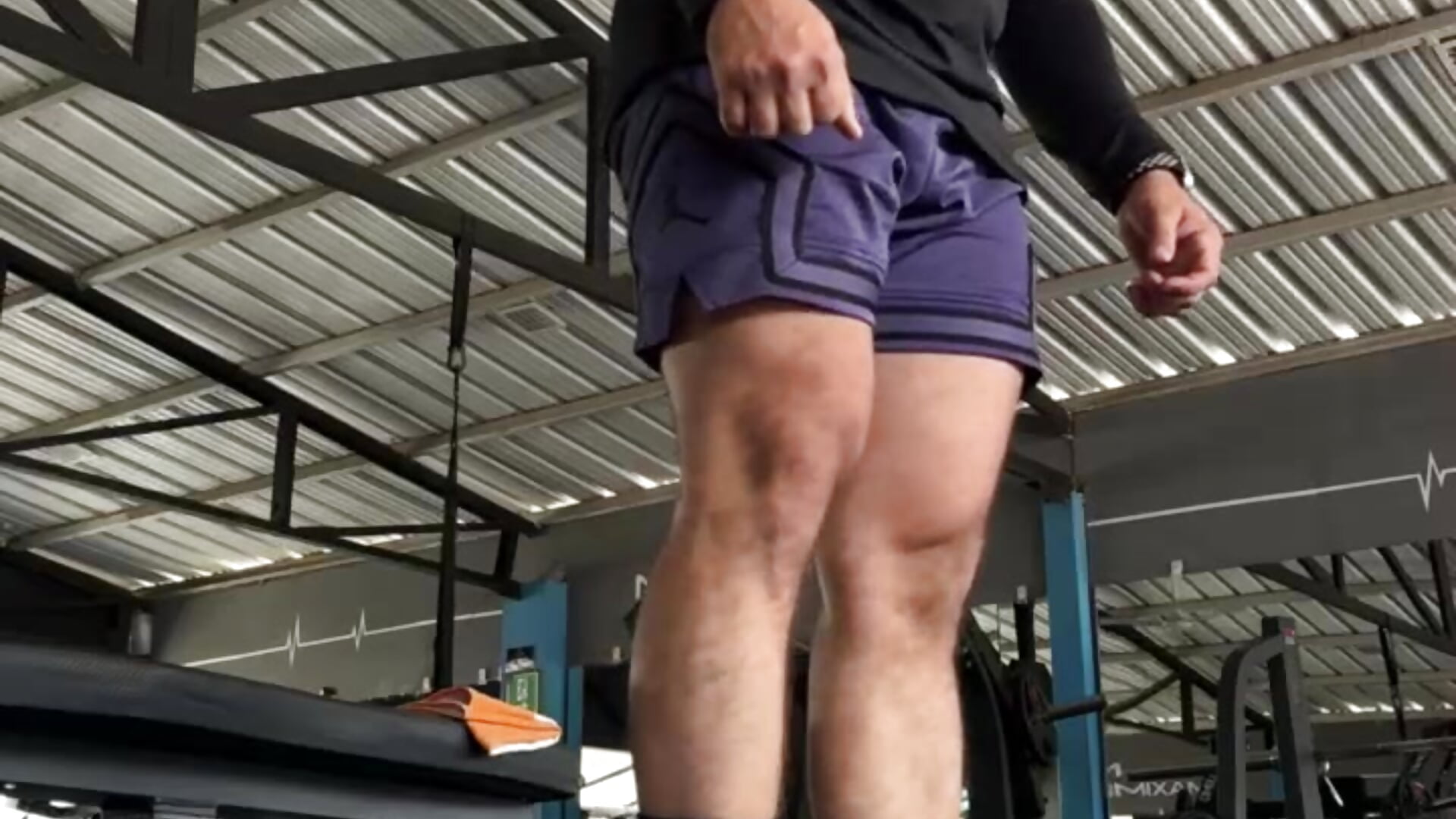 Vídeo em tendência de modelo na câmara Marco_Vega 7322