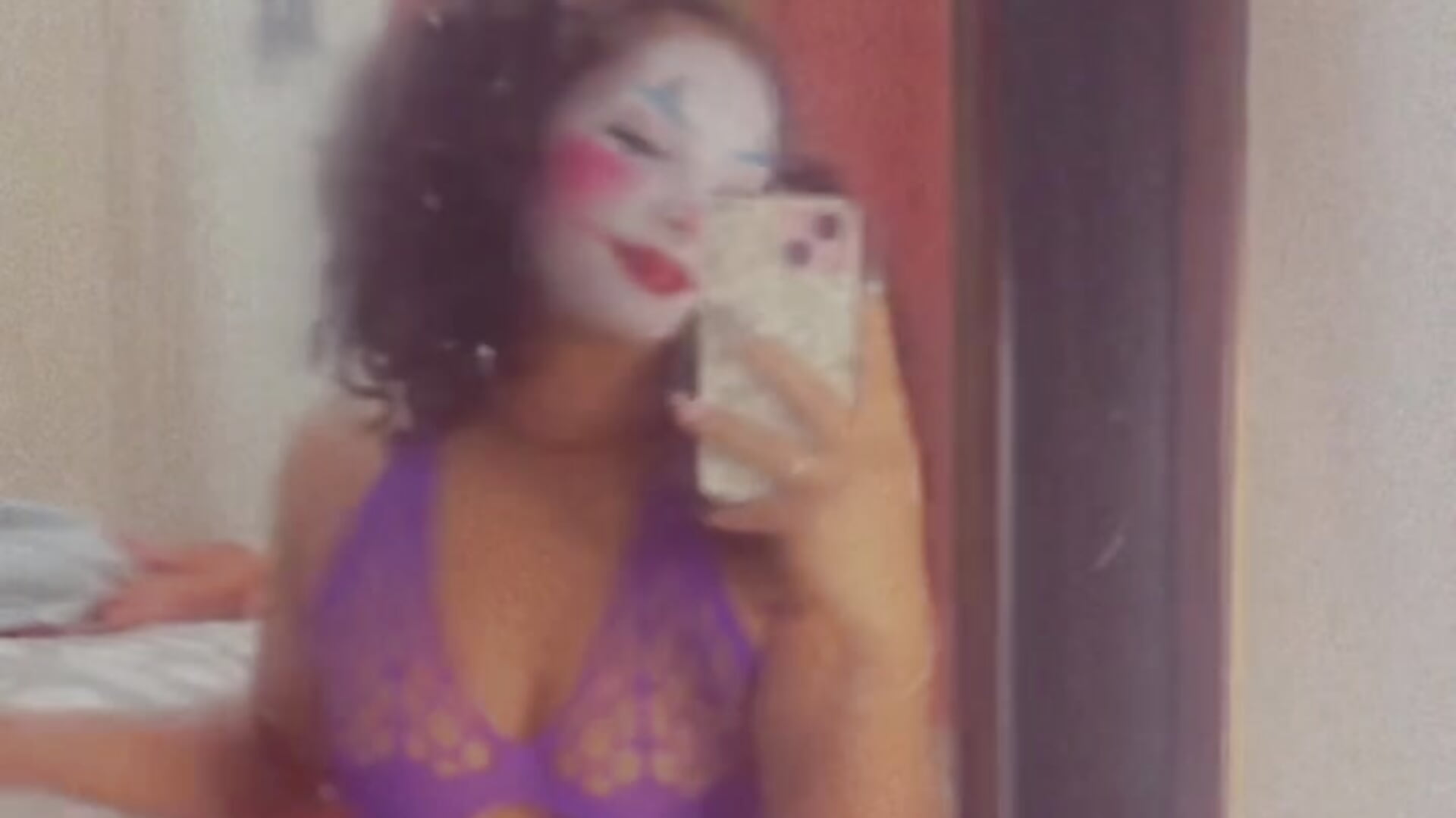 Clown girl - video by lilcubangoddess cam model