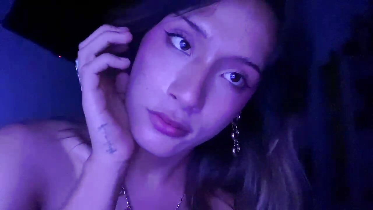 I am the flash that appears in your dreams - video by victoria_decapri cam model