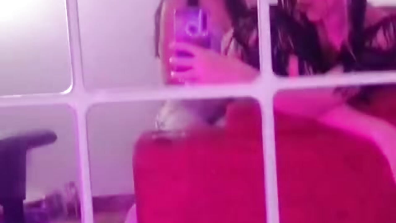 😈