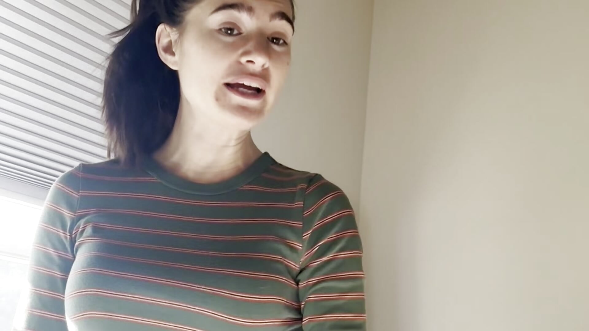 Sexy nurse takes care of her patient with a BLOWJOB ;) - vídeo de la modelo de cam bambifarrina