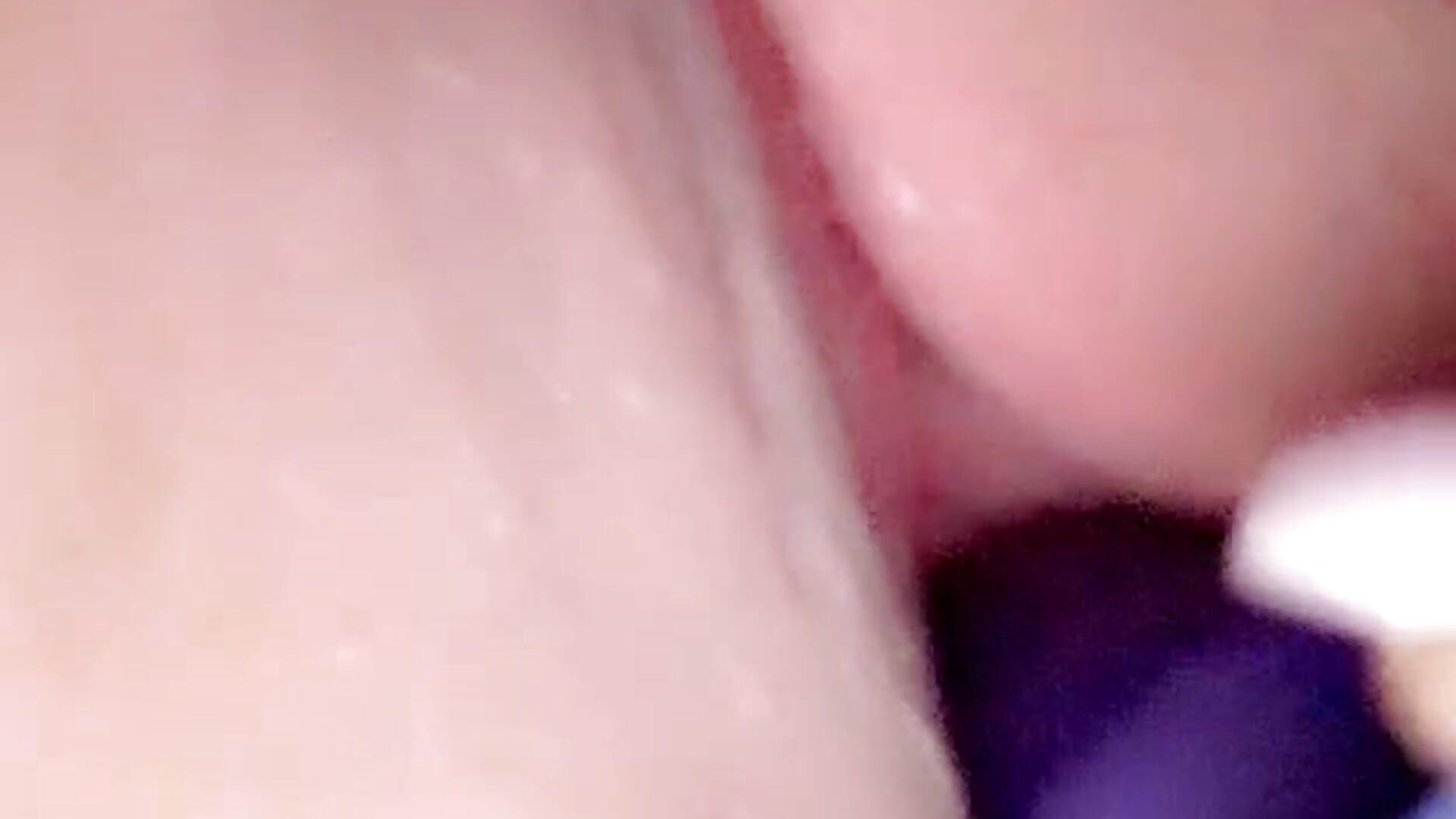 Wet pussy - video by hightopfreak cam model