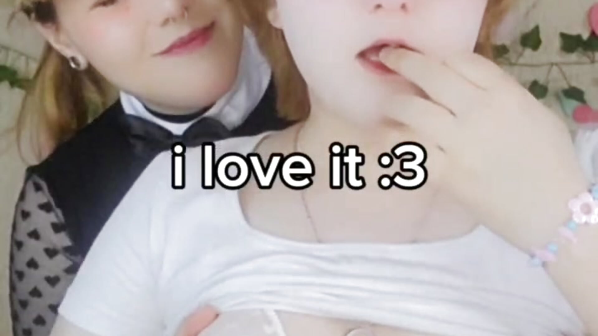 what is she doing??? - video by wehavepussies_xoxo cam model