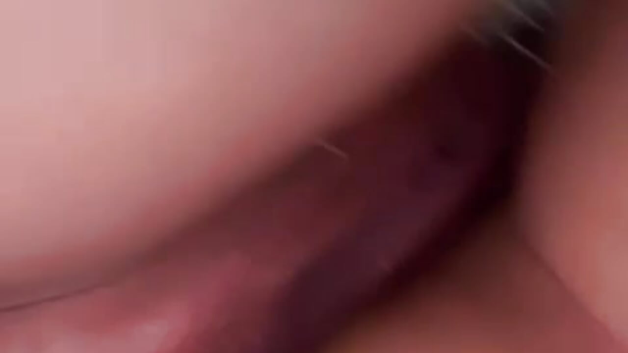 Plug in my ass mmm 🤫