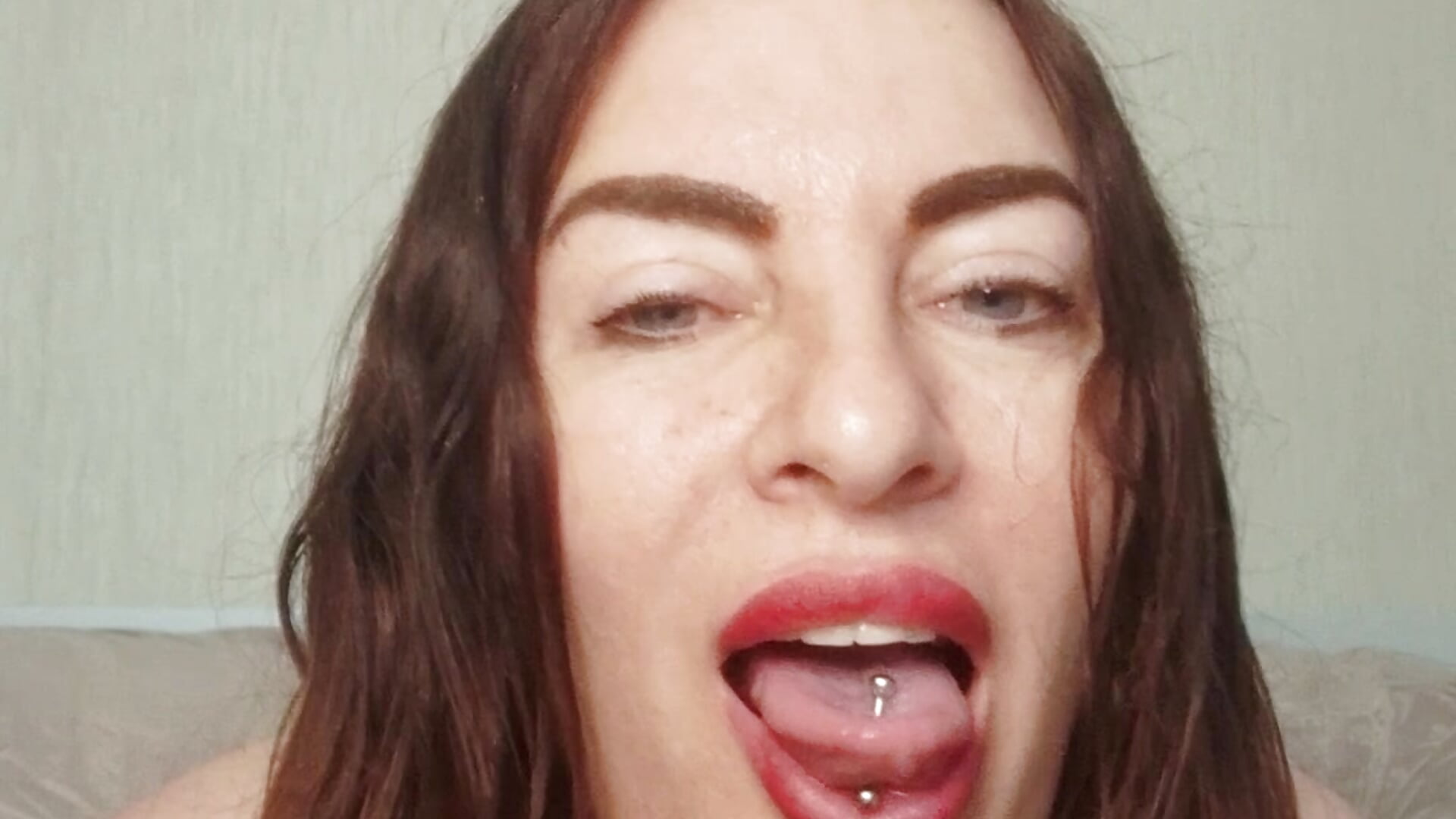 I want to suck your hard cock - vídeo de EllaKent modelo de câmara