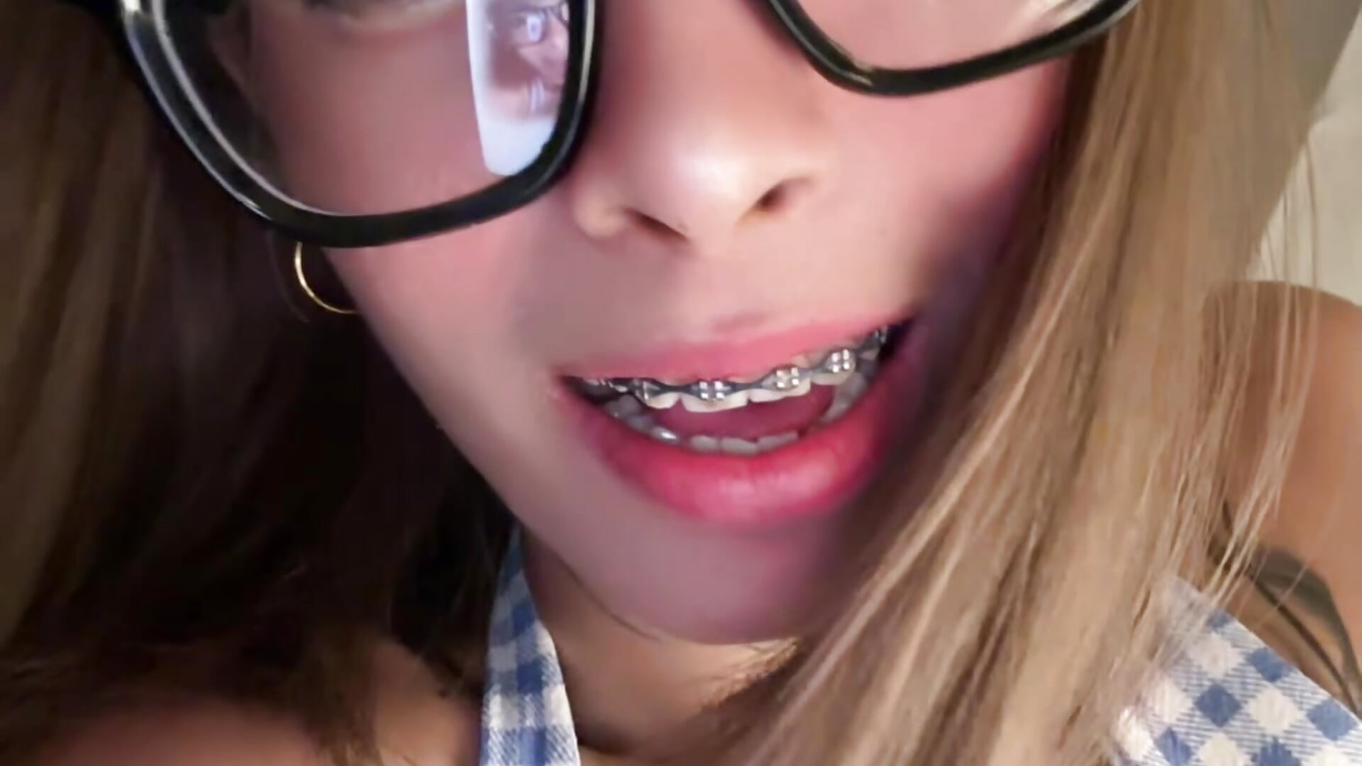 Tsumugi_kagura – popularni video modela na kameri 5519